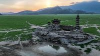 Dulu Pagoda di China Ini Ada di Tengah Danau, Kini Dikepung Kekeringan