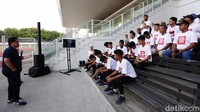 Erick juga berdialog dengan tim International Junior Soccer League (IJSL).