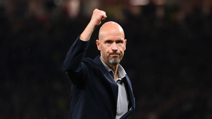 MANCHESTER, ENGLAND - AUGUST 22: Erik ten Hag, Manager of Manchester United celebrates after victory in the Premier League match between Manchester United and Liverpool FC at Old Trafford on August 22, 2022 in Manchester, England. (Photo by Michael Regan/Getty Images)