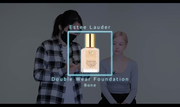 Estee Lauder Double Wear Foundation/Foto: youtube.com/I AM MAENG Maeng menggunakan foundation dari brand Estee Lauder.
