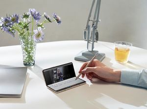 Asyiknya Multitasking di Samsung Galaxy Z Fold4 5G, Serasa Pakai PC!