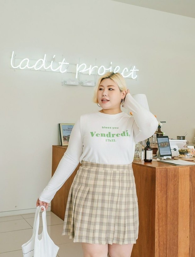 Gaya fashion untuk plus size/Foto: Instagram.com/Evellet Gaya fashion untuk plus size