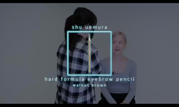Hard Formula Eyebrow Pencil dari Shu Uemura/Foto: youtube.com/I AM MAENG Maeng memberikan tips untuk riasan alis dan menggunakan brand pensil alis dari Shu Uemura.