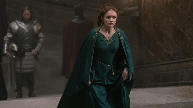 Alicent Hightower (Olivia Cooke) dalam House of The Dragon