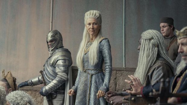 Princess Rhaenys Targaryen (Eve Best) dalam House of The Dragon