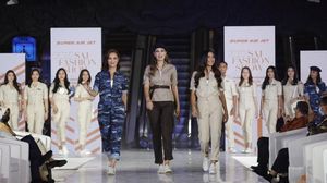 Duet Maut Atiqah Hasiholan-Frederika Cull Saat Jadi Pramugari Super Air Jet