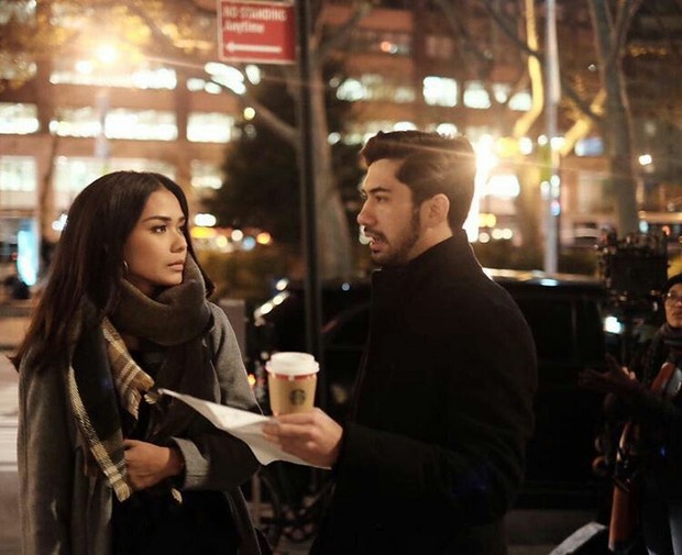 Adinia WIrasti dan Reza Rahardian dalam film Critical ELeven