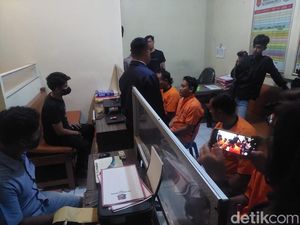 Kakek 80 Tahun Pelaku Judi Online di Nganjuk Dibekuk