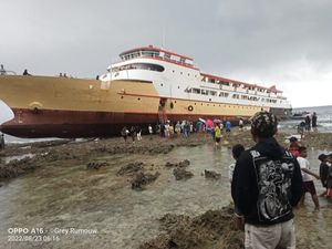 Kapal Glory Mary Angkut 202 Penumpang Kandas di Talaud Sulut
