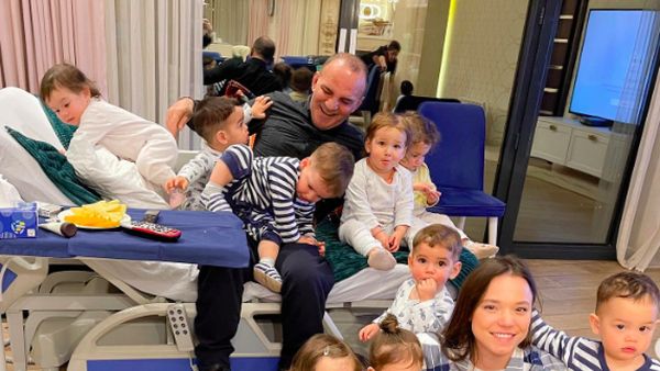 8 Foto Kehidupan Selebgram yang Punya 22 Anak, Kini Menderita Suami Dipenjara