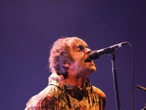 Liam Gallagher Murka Ada Flare di Konser Oasis