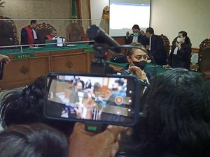 Pernyataan Mantan Bupati Tabanan Usai Divonis Bersalah Pernyataan Mantan Bupati Tabanan Usai Divonis Bersalah