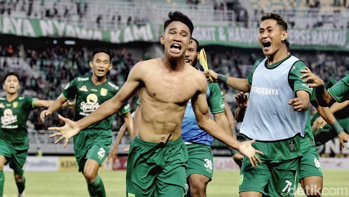 Persebaya menumbangkan PSIS Semarang dengan skor 1-0 di Stadion GBT, Selasa (23/8/2022). Gol semata wayang itu dikemas Marselino Ferdinan.