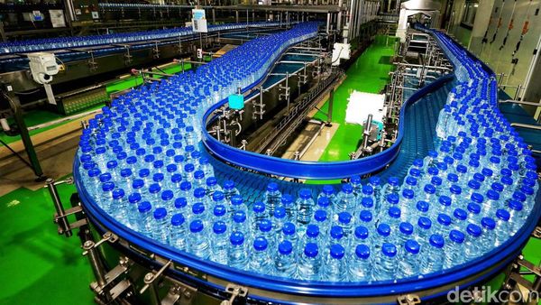 Melihat Proses Produksi Air Mineral di Kabupaten Bogor