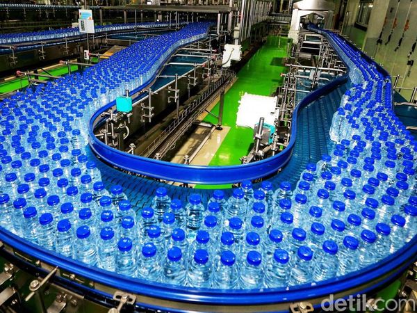 Melihat Proses Produksi Air Mineral di Kabupaten Bogor