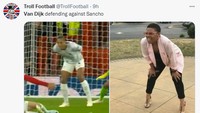 Pose Van Dijk yang diam menunggu bola tembakan Sancho pun menjadi meme di media sosial. (Foto: Twitter)