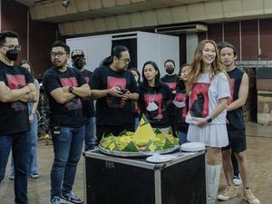 Momen Asyik Drummer Ray Prasetya Saat Makan Nasi Kuning Bareng BCL