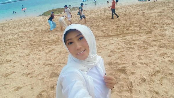 Dina Risty, Istri Parto yang Dipuja-puji Cantik