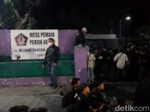 Persik Kalah Lagi, Suporter Geruduk Kantor Klub Persik Kalah Lagi, Suporter Geruduk Kantor Klub