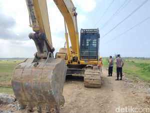 Peranti Ekskavator Proyek Normalisasi Sungai di Kulon Progo Raib