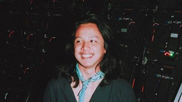 Ini Ray Prasetya, Pria yang Cium BCL di Konser