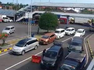 Pelabuhan Gilimanuk Tutup 4 Jam karena Cuaca Buruk Pelabuhan Gilimanuk Tutup 4 Jam karena Cuaca Buruk