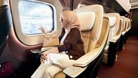 Potret Syahrini dan Reino Barack Sewa Segerbong Kereta Shinkansen di Jepang