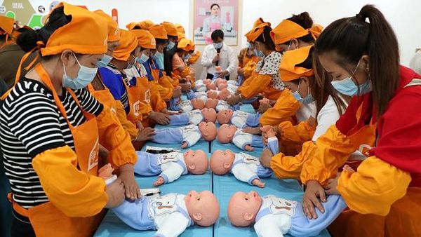 Tak Mudah Merawat Bayi, Begini Potret Latihan Khususnya di China