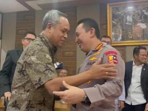 Di Depan Sigit, Benny Harman Jelaskan soal Usulan Penonaktifan Kapolri Di Depan Sigit, Benny Harman Jelaskan soal Usulan Penonaktifan Kapolri