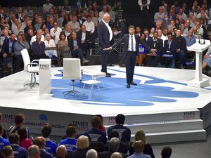 Begini Serunya Debat Calon PM Inggris, Liz Truss vs Rishi Sunak