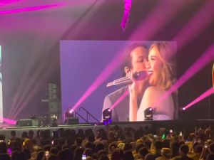 Jessica Mila dan Sisca Kohl Dilamar, Bunga Citra Lestari Dicium di Panggung