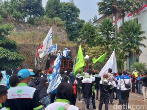 Buruh KBB Tagih Janji Politik Hengky Kurniawan-Ancam Blokir Tol