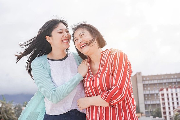Ciptakan hal menyenangkan bersama/Foto:Freepik.com/Disobeyart Lakukan kegiatan bersama dan tinggalkan kesan yang baik di benak ibu mertuamu.