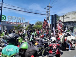 Aksi Driver Ojol di Kantor Aplikasi Dikawal Ketat Polisi