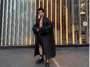 Desainer Malaysia Disebut Menghina Islam karena Pakai Peci Tapi Topless Desainer Malaysia Disebut Menghina Islam karena Pakai Peci Tapi Topless