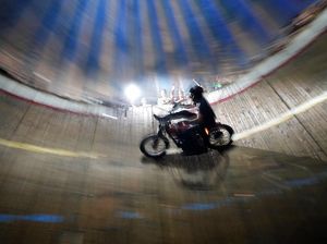 Motor di Tong Setan Kisaran Keluar Jalur, 3 Pengunjung Luka Motor di Tong Setan Kisaran Keluar Jalur, 3 Pengunjung Luka
