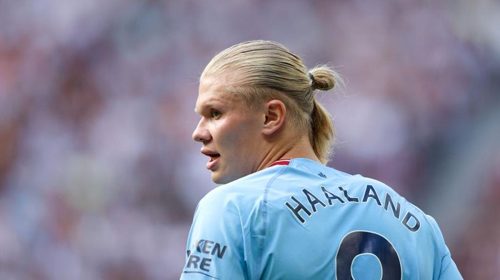 NEWCASTLE UPON TYNE, ENGLAND - AUGUST 21: Erling Haaland of Manchester City during the Premier League match between Newcastle United and Manchester City at St. James Park on August 21, 2022 in Newcastle upon Tyne, United Kingdom. (Photo by Matthew Ashton - AMA/Getty Images)