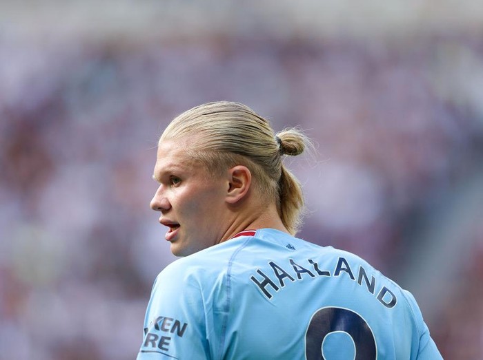 NEWCASTLE UPON TYNE, ENGLAND - AUGUST 21: Erling Haaland of Manchester City during the Premier League match between Newcastle United and Manchester City at St. James Park on August 21, 2022 in Newcastle upon Tyne, United Kingdom. (Photo by Matthew Ashton - AMA/Getty Images)