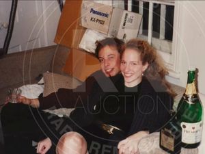 Mantan Pacar Elon Musk Lelang Barang-barang Kenangan, Foto Jadulnya Terungkap Mantan Pacar Elon Musk Lelang Barang-barang Kenangan, Foto Jadulnya Terungkap