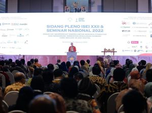 Ganjar Ajak Ikatan Sarjana Ekonomi Bantu Perekonomian Daerah