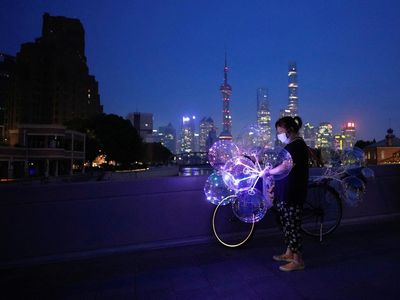 Saat Lanskap Kota Shanghai Gelap Gulita