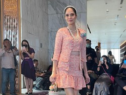 17 Desainer Lokal Fashion Show di Paris, Lenny Agustin Bawa Kebaya Ala Chanel