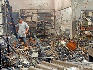 Toko Grosir dan Kafe di Jalan Pemuda Banjarnegara Ludes Terbakar