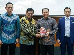 Ketua MPR Apresiasi Buku NKRI Harga Mati Karya Jafar Hafsah