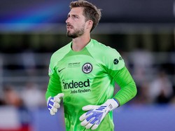 Kevin Trapp Tanggapi Rumor Ketertarikan MU