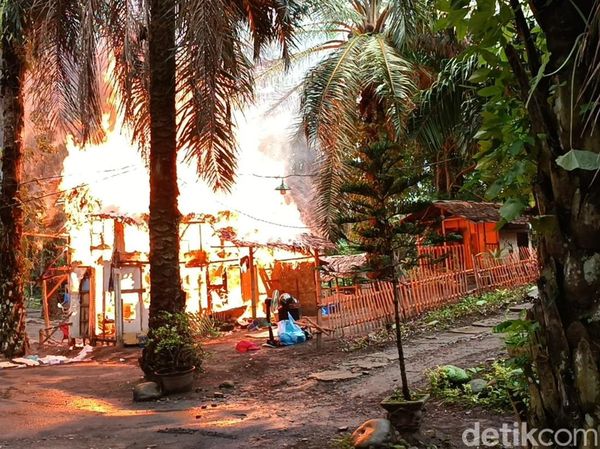 Momen Polisi Bongkar-Hancurkan Lapak Judi dan Narkoba Sambo Sumut