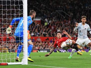 Lihat Lagi Aksi-aksi Keren Lisandro Martinez Lawan Liverpool