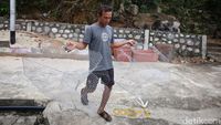Menjaring Cuan dari Kerajinan Bubu Ikan