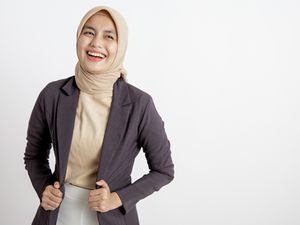 5 Outfit Kece Hijaber untuk ke Kantor, Mana Gaya Kamu? 5 Outfit Kece Hijaber untuk ke Kantor, Mana Gaya Kamu?