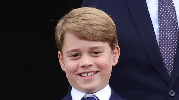 TOPSHOT - (L to R) Prince William, Duke of Cambridge, Prince George of Cambridge, and Catherine, Duchess of Cambridge, celebrate the win in the UEFA EURO 2020 round of 16 football match between England and Germany at Wembley Stadium in London on June 29, 2021. (Photo by JOHN SIBLEY / POOL / AFP) (Photo by JOHN SIBLEY/POOL/AFP via Getty Images)